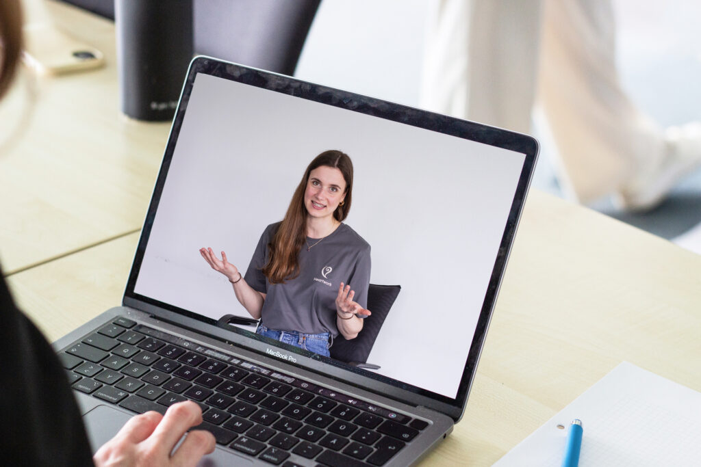 Online-Vortrag am Laptop