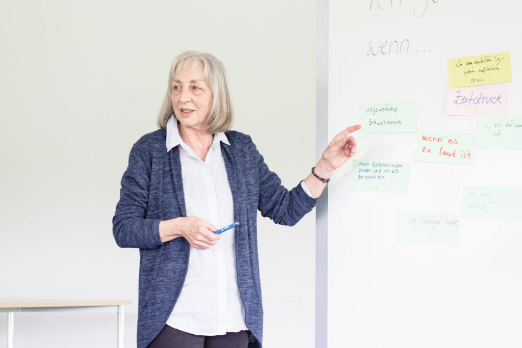 Erika hält einen Vortrag über Stress