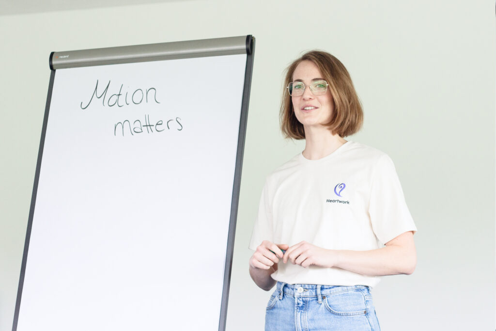 Lea hält den Vortrag Motion matters