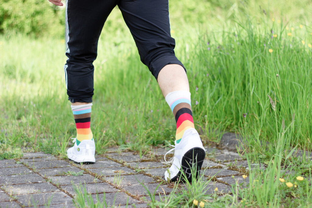 Person läuft mit ergonomischen Schuhen